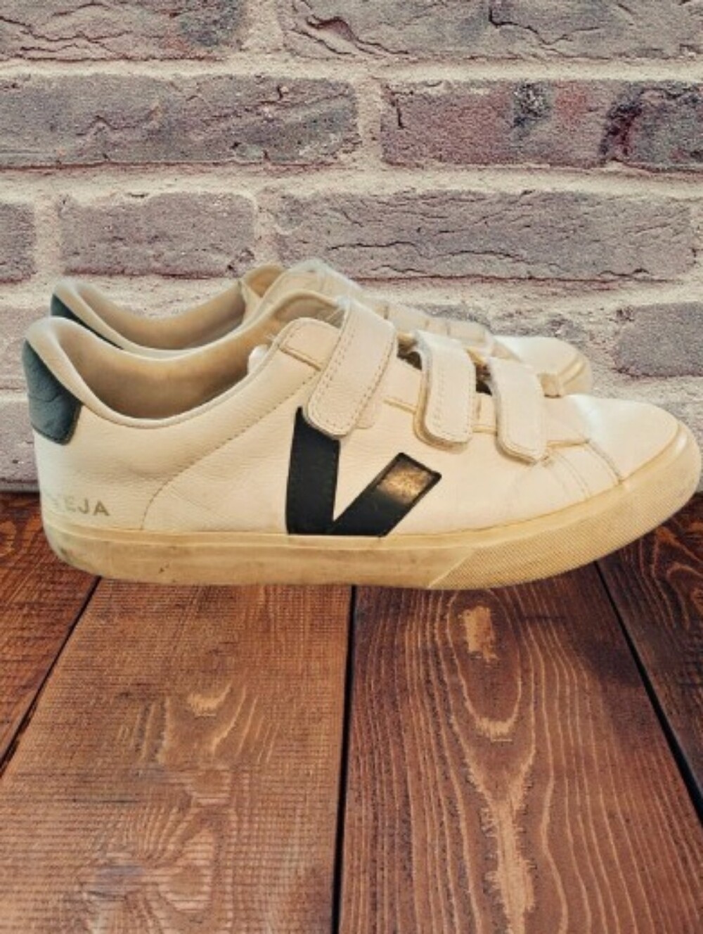 Veja Leather Hook-and-Loop Sneakers - Off-White / Black - Men's US 11 / E